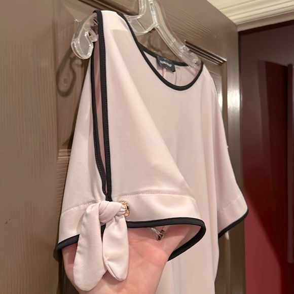 Ivanka Trump cold shoulder blouse light rose pink with black trim - Picture 4 of 5